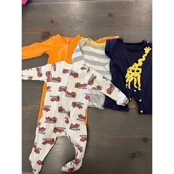 0-3 MONTH BABY BOY CLOTHING BUNDLE - Picture 1 of 3